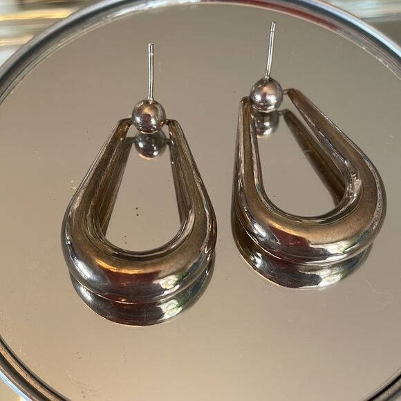 Silver tone post open teardrop earrings - Picture 4 of 4